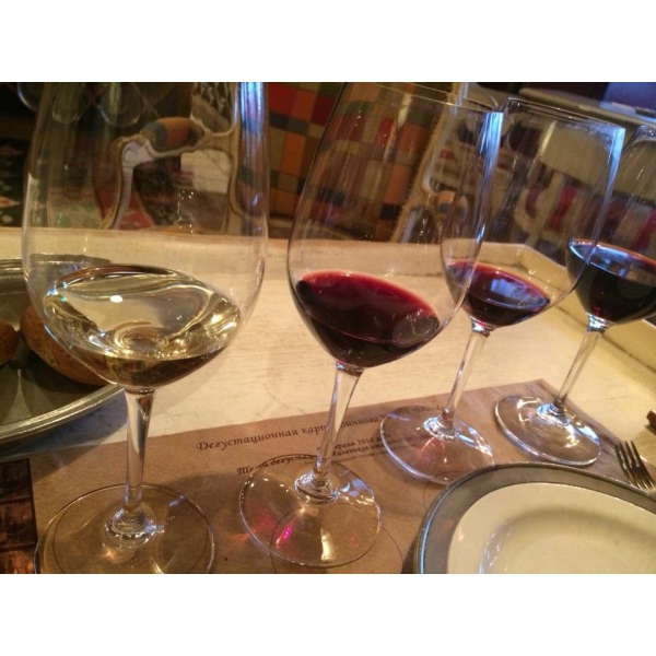 Ресторанный сервис бронирования столиков menu-rest.com - Интерьер ресторана "Vinoteka Dissident"