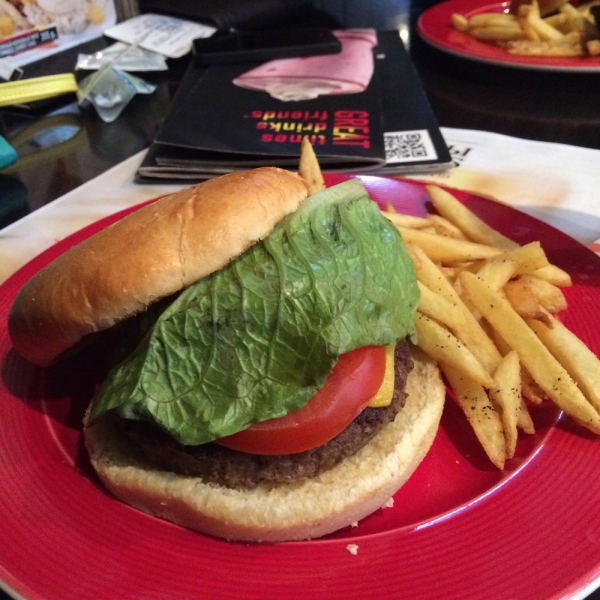 Ресторанный сервис бронирования столиков menu-rest.com - Интерьер ресторана "T.G.I. Friday`s"