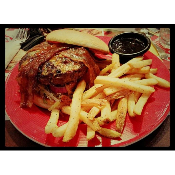 Ресторанный сервис бронирования столиков menu-rest.com - Интерьер ресторана "T.G.I. Friday`s"