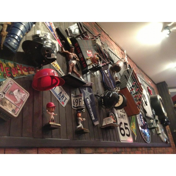 Ресторанный сервис бронирования столиков menu-rest.com - Интерьер ресторана "T.G.I. Friday`s"