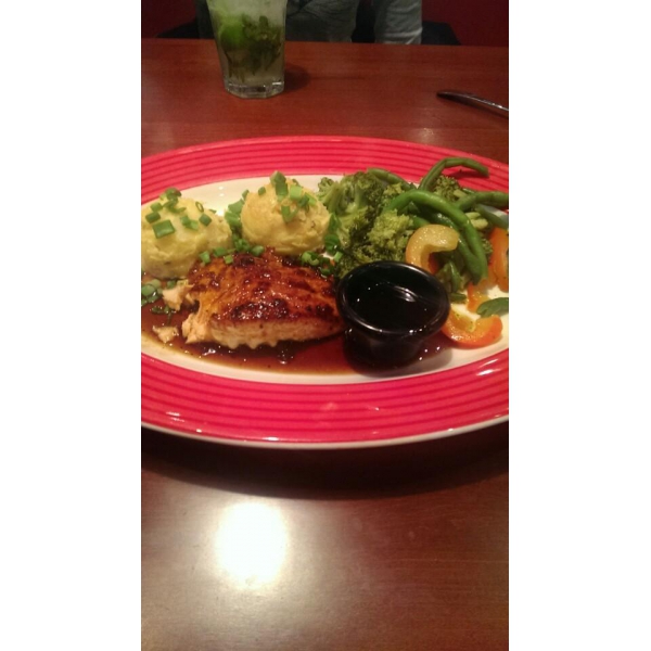 Ресторанный сервис бронирования столиков menu-rest.com - Интерьер ресторана "T.G.I. Friday`s"