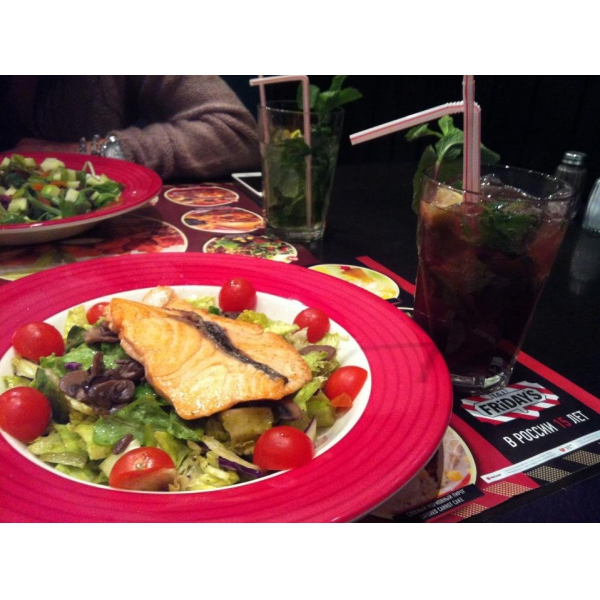 Ресторанный сервис бронирования столиков menu-rest.com - Интерьер ресторана "T.G.I. Friday`s"