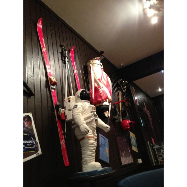 Ресторанный сервис бронирования столиков menu-rest.com - Интерьер ресторана "T.G.I. Friday`s"