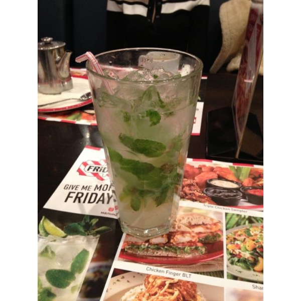 Ресторанный сервис бронирования столиков menu-rest.com - Интерьер ресторана "T.G.I. Friday`s"