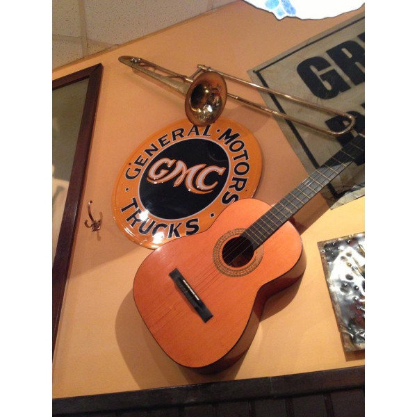 Ресторанный сервис бронирования столиков menu-rest.com - Интерьер ресторана "T.G.I. Friday`s"