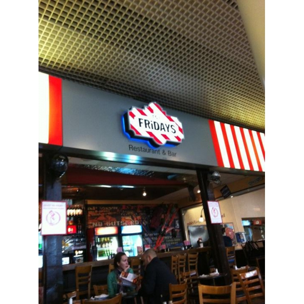 Ресторанный сервис бронирования столиков menu-rest.com - Интерьер ресторана "T.G.I. Friday`s"