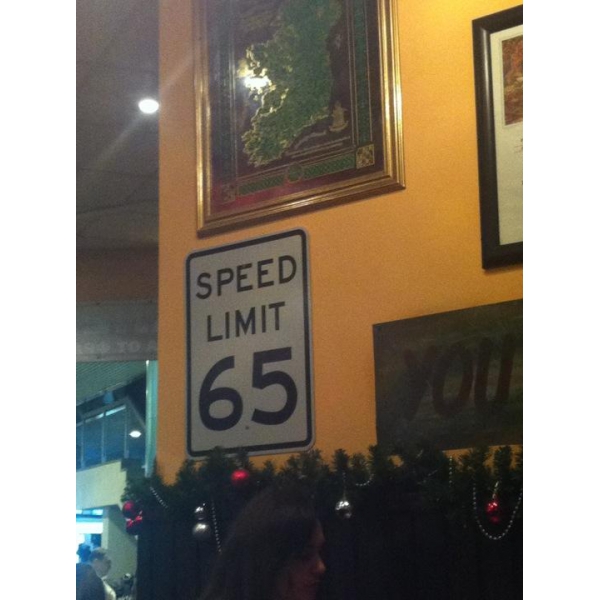 Ресторанный сервис бронирования столиков menu-rest.com - Интерьер ресторана "T.G.I. Friday`s"