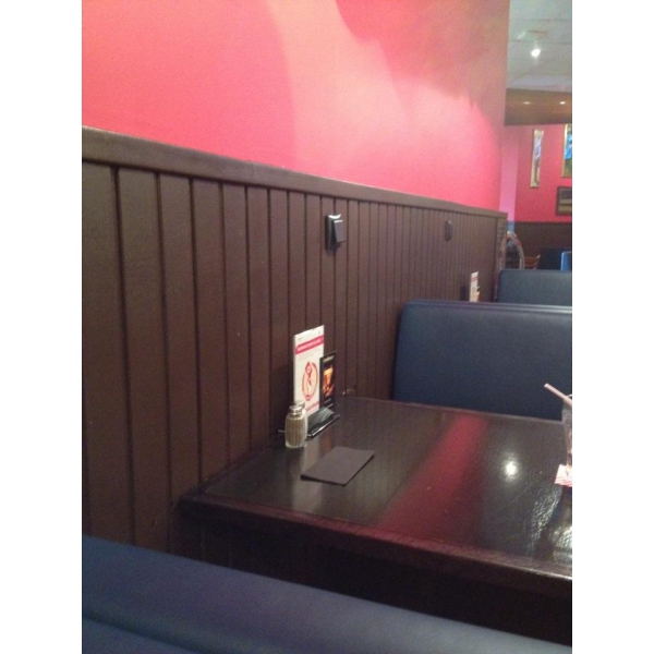 Ресторанный сервис бронирования столиков menu-rest.com - Интерьер ресторана "T.G.I. Friday`s"