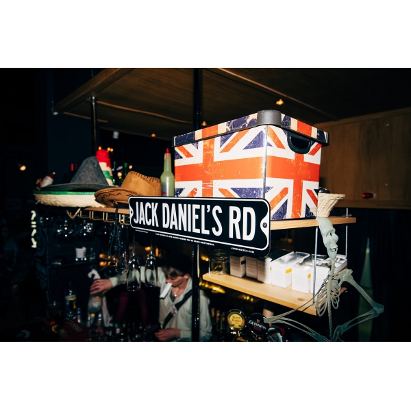 Ресторанный сервис бронирования столиков menu-rest.com - Интерьер ресторана "— Дорогая, я перезвоню "