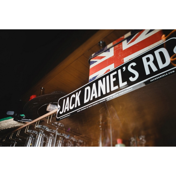 Ресторанный сервис бронирования столиков menu-rest.com - Интерьер ресторана "— Дорогая, я перезвоню "