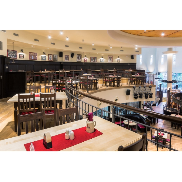 Ресторанный сервис бронирования столиков menu-rest.com - Интерьер ресторана "Paulaner brauhaus"