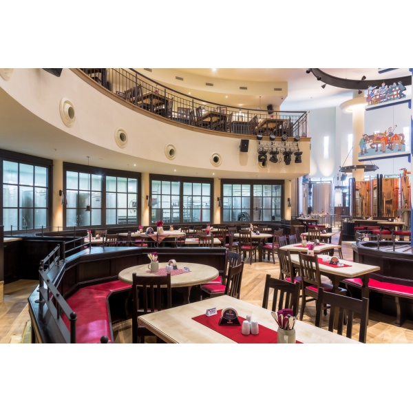 Ресторанный сервис бронирования столиков menu-rest.com - Интерьер ресторана "Paulaner brauhaus"